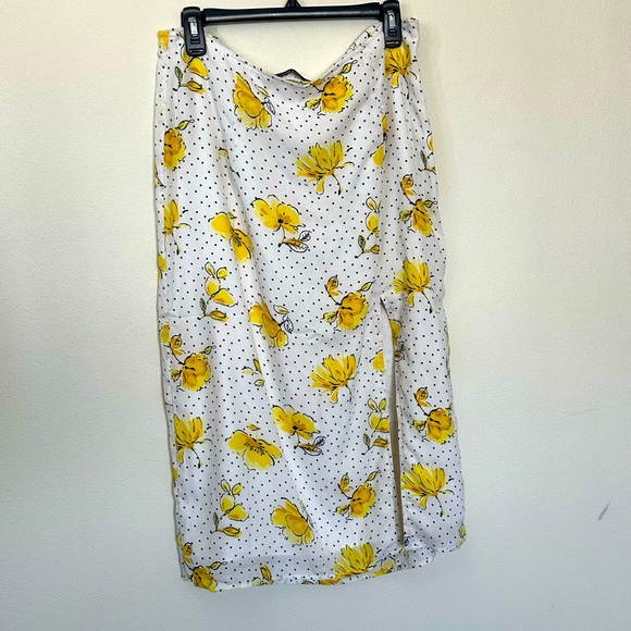 🍋🌼Abercrombie and Fitch spring skirt yellow floral side slit pencil large🌼🍋 - Picture 3 of 6